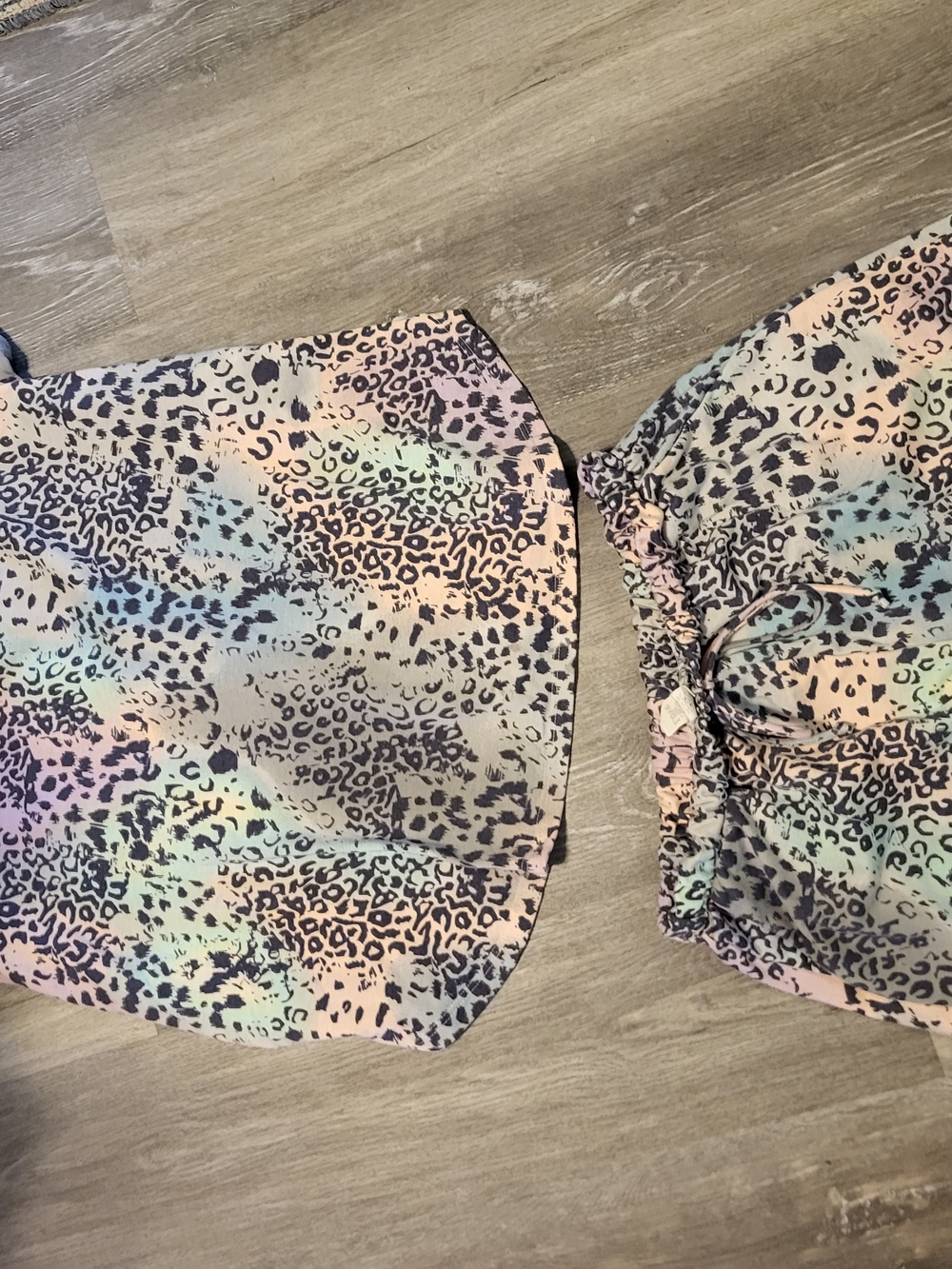 Womens Sew In Love Size M/L Multi Pastel Color Leo Print  SHORT SET